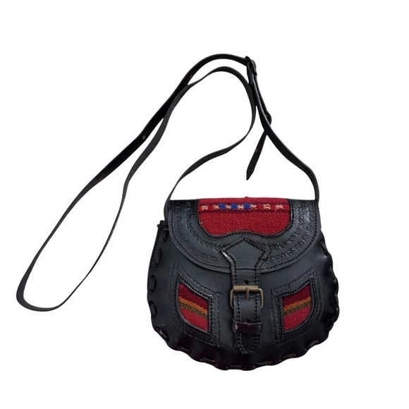 Vintage 1970’s Western Tooled Atzec Leather Crossbody Bag 8”h x 7”I - Picture 1 of 12